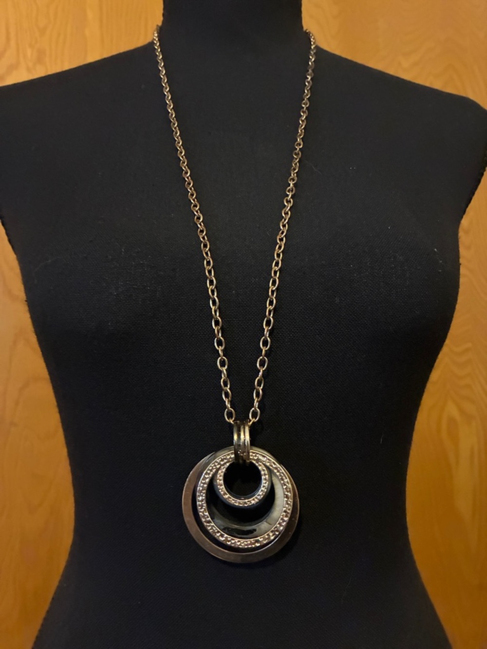 FINAL CLEARANCE 🎉$7 or 3 for $15 Gold-Tone Layered Circle Pendant Necklace